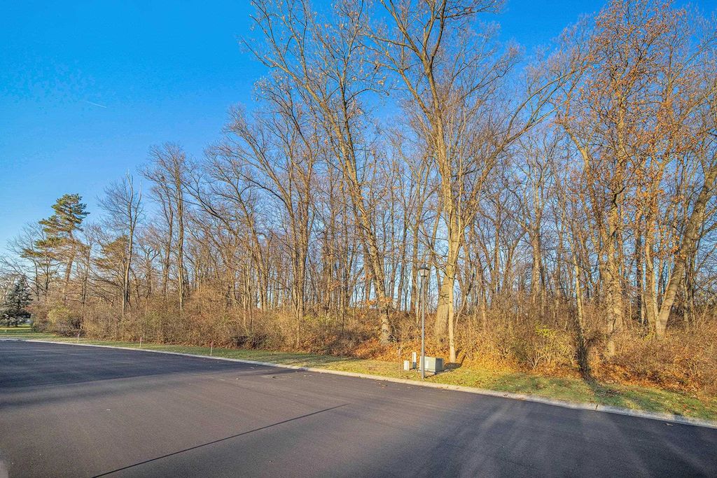 Photo of 53068 Summer Breeze Drive #G, South Bend, IN 46637 (MLS # 202600887)