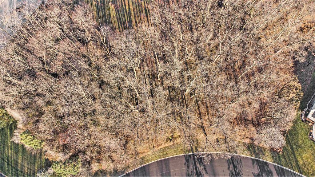 Photo of 53068 Summer Breeze Drive #G, South Bend, IN 46637 (MLS # 202600887)