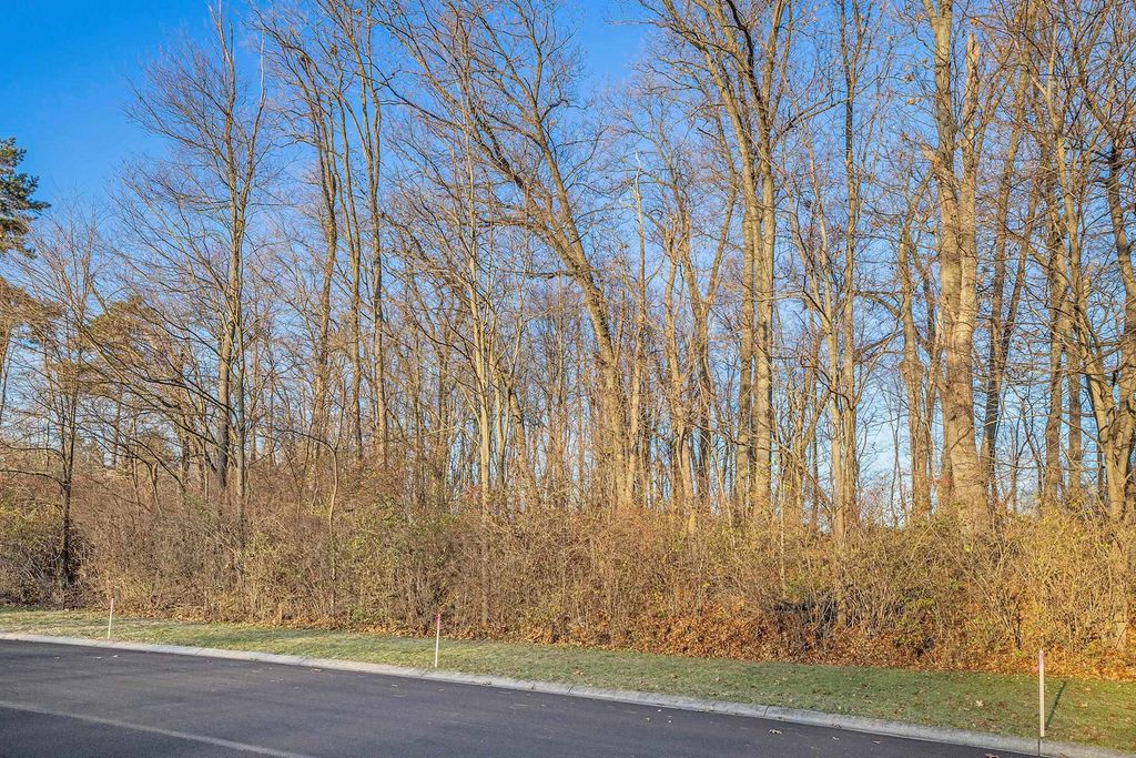 Photo of 53068 Summer Breeze Drive #G, South Bend, IN 46637 (MLS # 202600887)