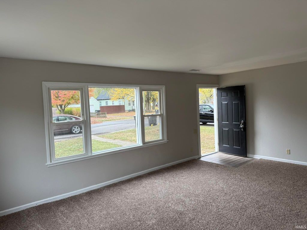 Photo of 4315 S Colonial Avenue, Fort Wayne, IN 46806 (MLS # 202544586)