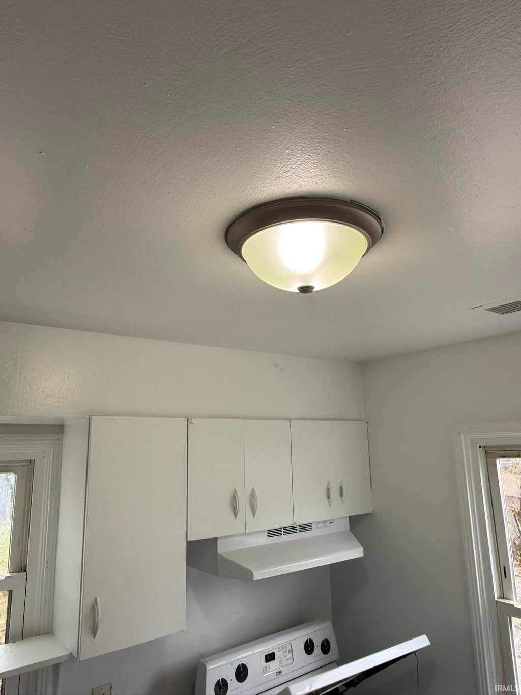 Photo of 4315 S Colonial Avenue, Fort Wayne, IN 46806 (MLS # 202544586)