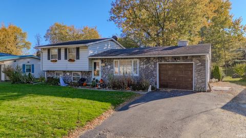 Photo of 905 Sunset Drive, Wabash, IN 46992 (MLS # 202543868) Photo of 905 Sunset Drive, Wabash, IN 46992 (MLS # 202543868)