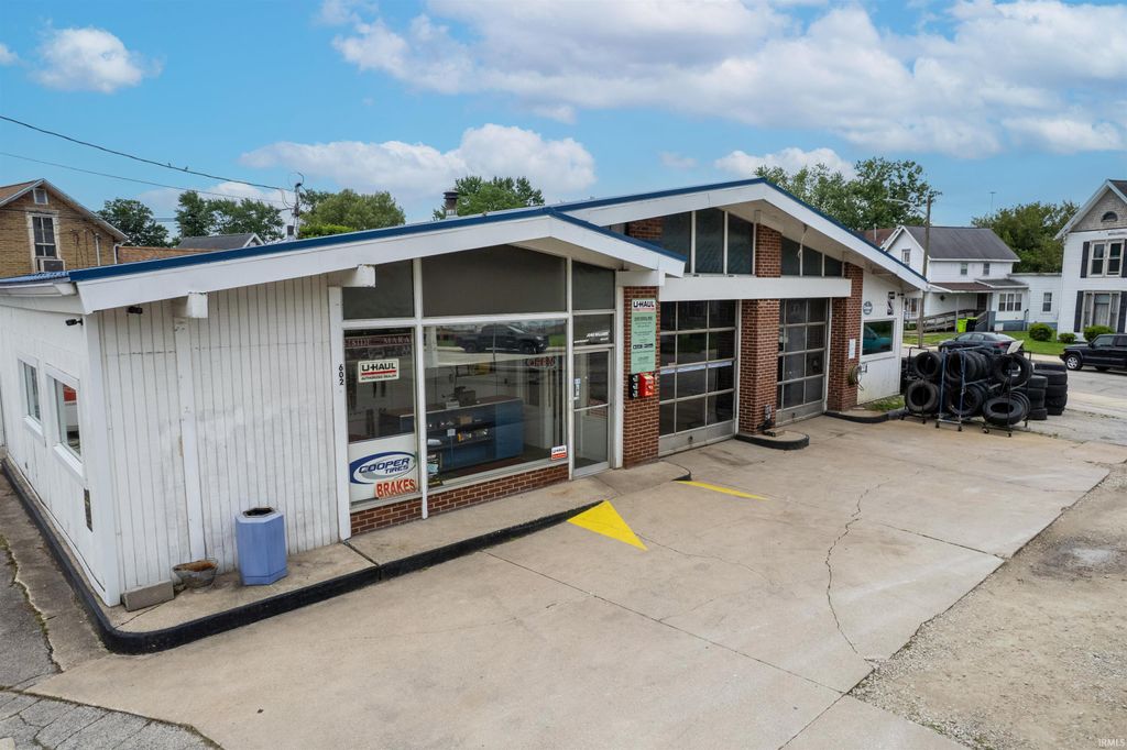 Photo of 602 S Jefferson Street, Huntington, IN 46750 (MLS # 202620973)