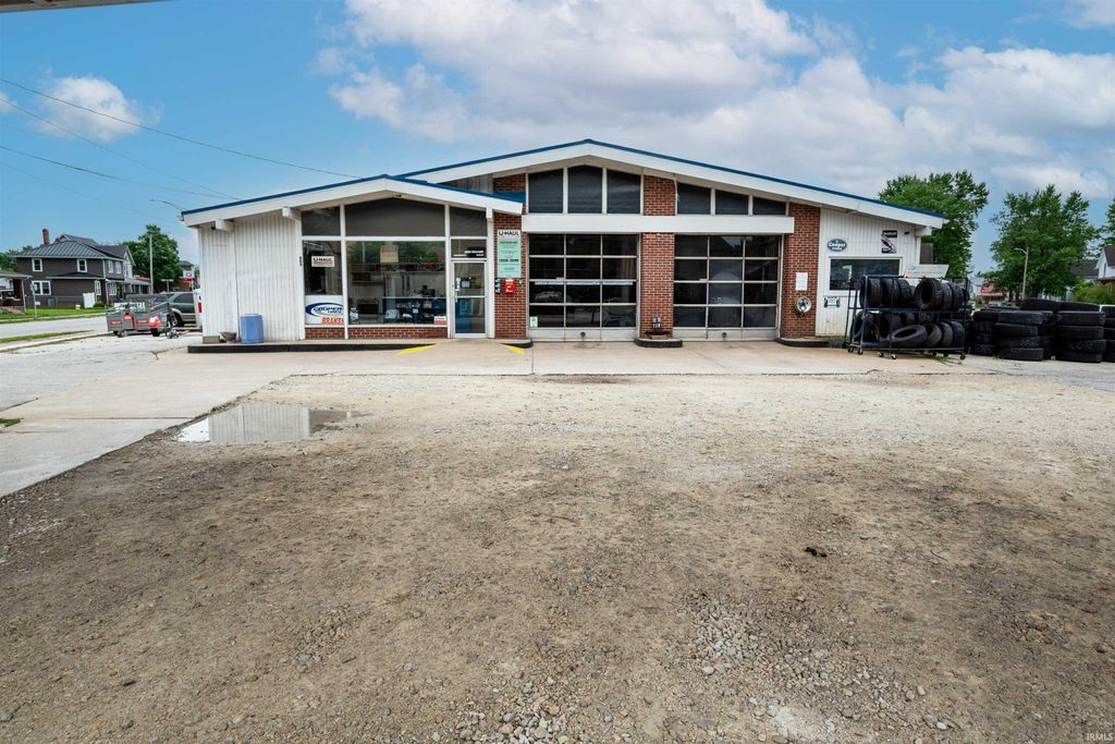 Photo of 602 S Jefferson Street, Huntington, IN 46750 (MLS # 202620973)