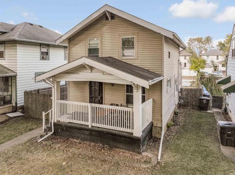 Photo of 211 E Lexington Court, Fort Wayne, IN 46806 (MLS # 202542456)