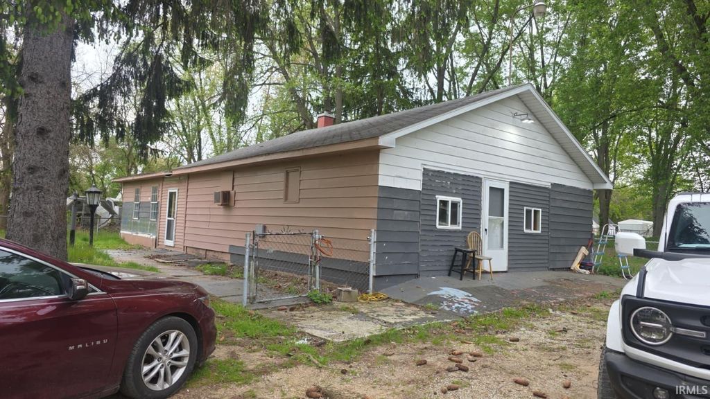 Photo of 50675 Donna Street, Elkhart, IN 46514 (MLS # 202618783)