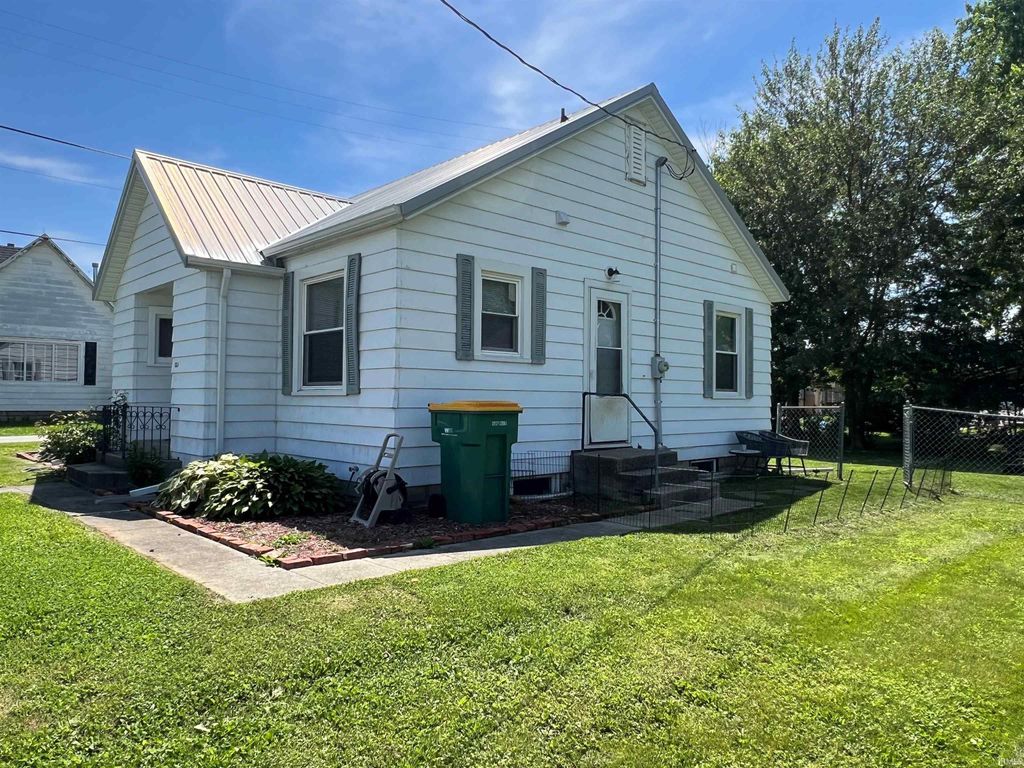 Photo of 121 W GRANT Street, Greentown, IN 46936 (MLS # 202620454)