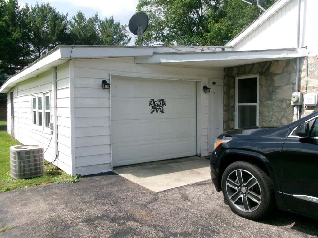 Photo of 2439 W MAIN Street, Mexico, IN 46958 (MLS # 202622593)