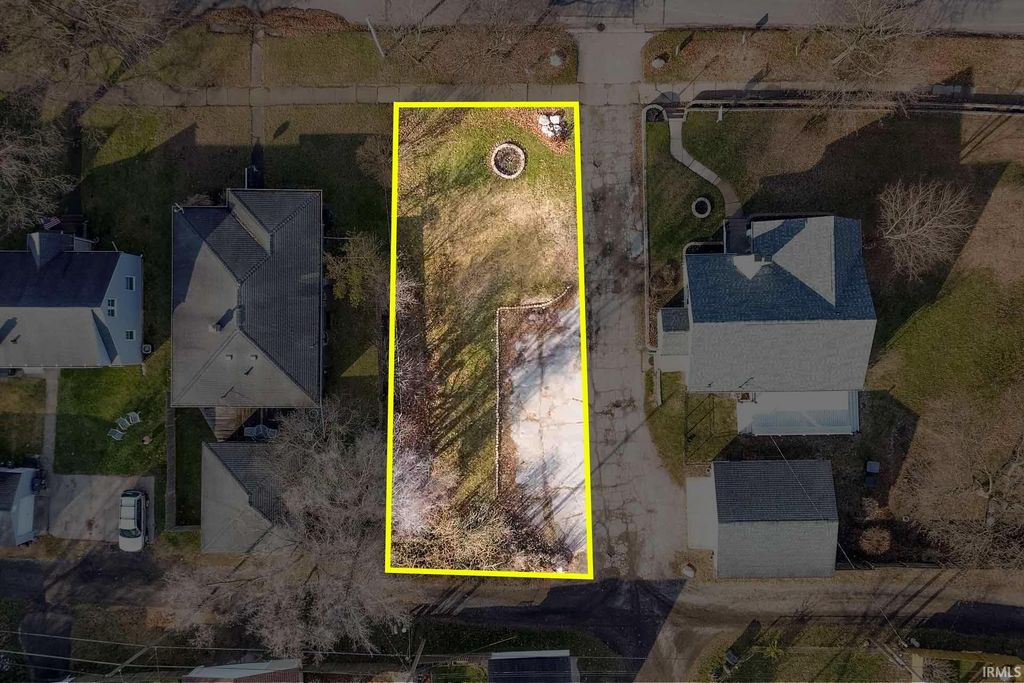 Photo of 602 W Angela Boulevard #90, South Bend, IN 46617 (MLS # 202608820)