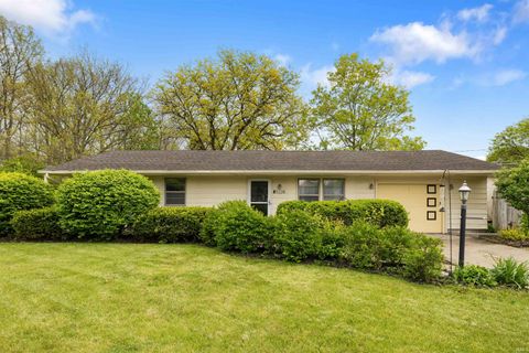 Photo of 5228 Camelot Drive, Fort Wayne, IN 46815 (MLS # 202616164)