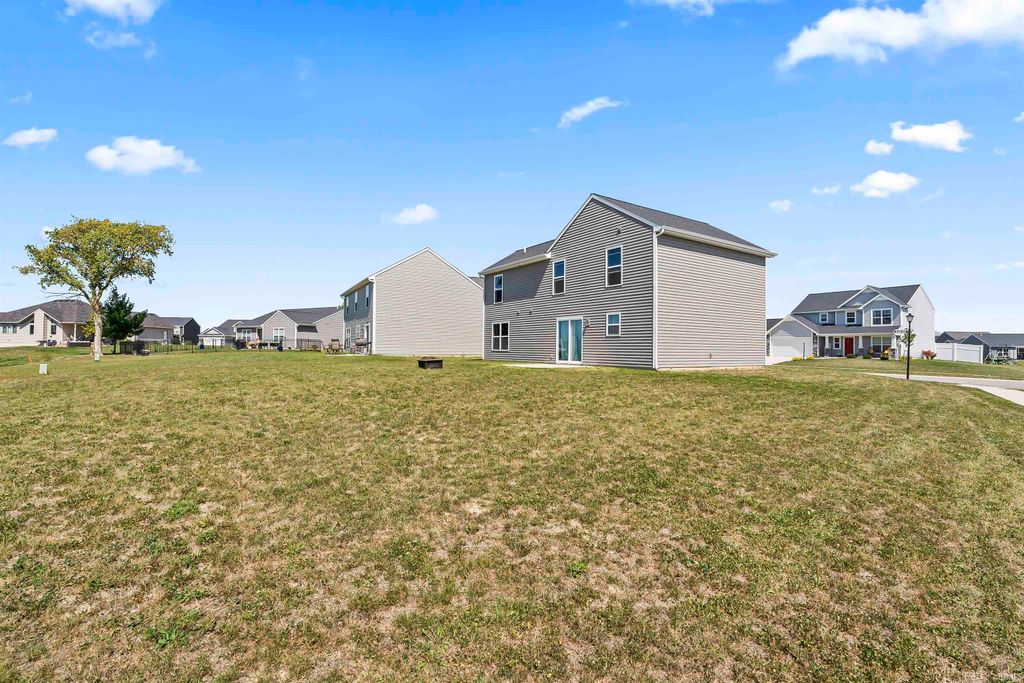 Photo of 12921 Slash Pass, Fort Wayne, IN 46818 (MLS # 202537601)