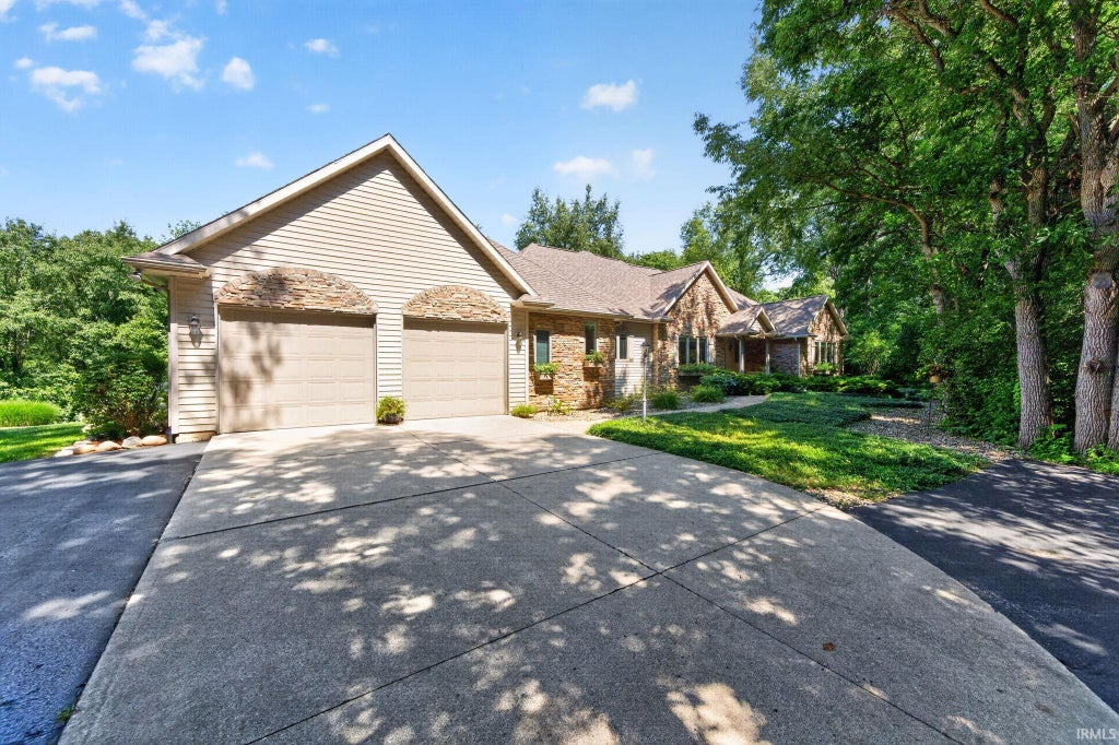 Photo of 51640 Meadow Pond Drive, Granger, IN 46530 (MLS # 202632131)
