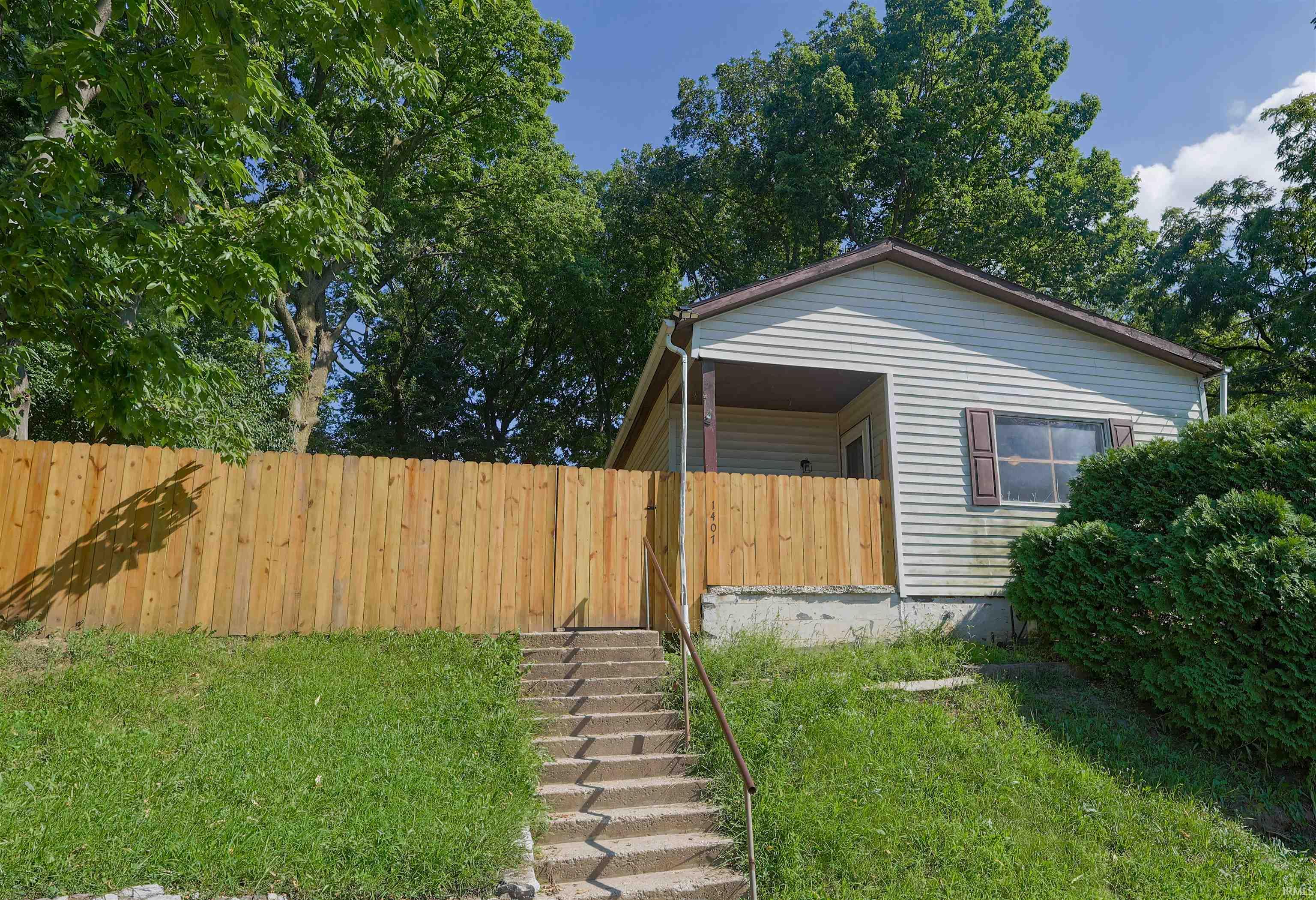 Lafayette, Indiana 47905, United States, 2 Bedrooms Bedrooms, ,1 BathroomBathrooms,Residential,Pending,187152