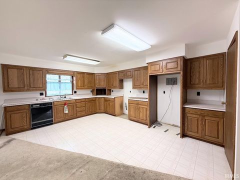 Tiny photo for 709 Glenway Drive, Logansport, IN 46947 (MLS # 202610139)