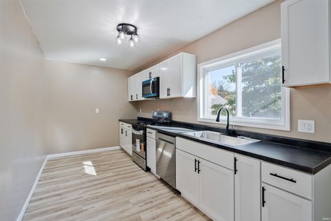 Tiny photo for 1610 N Jay Street, Kokomo, IN 46901 (MLS # 202542814)