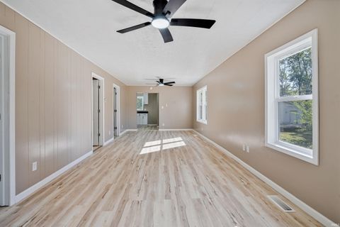 Tiny photo for 1610 N Jay Street, Kokomo, IN 46901 (MLS # 202542814)