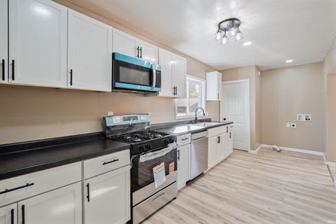 Tiny photo for 1610 N Jay Street, Kokomo, IN 46901 (MLS # 202542814)