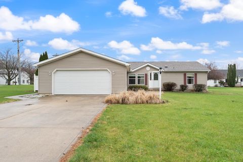 Photo of 511 Midlake Drive, North Webster, IN 46555 (MLS # 202611963)
