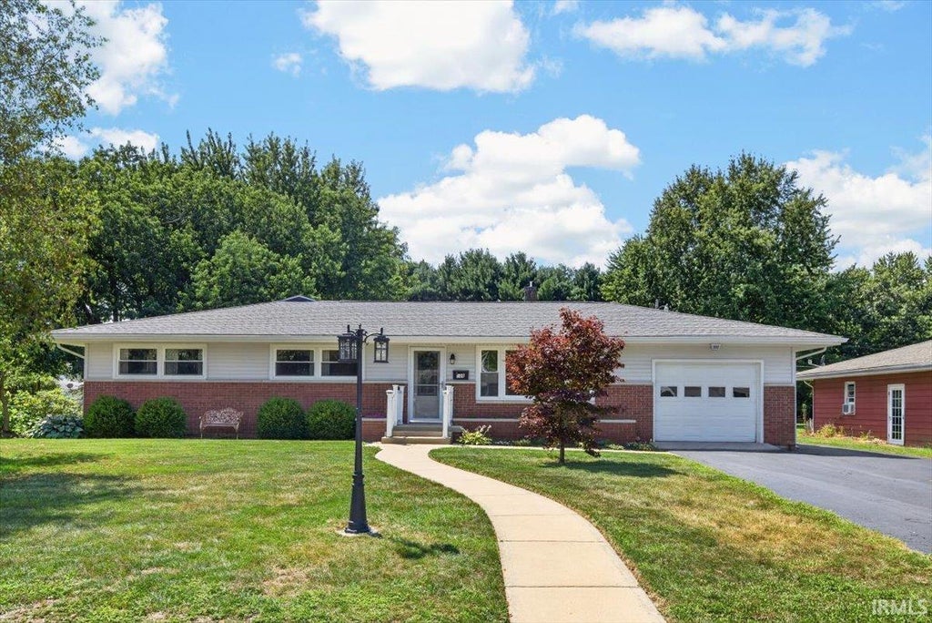 Photo of 108 Mohawk Drive, Flora, IN 46929 (MLS # 202631139)