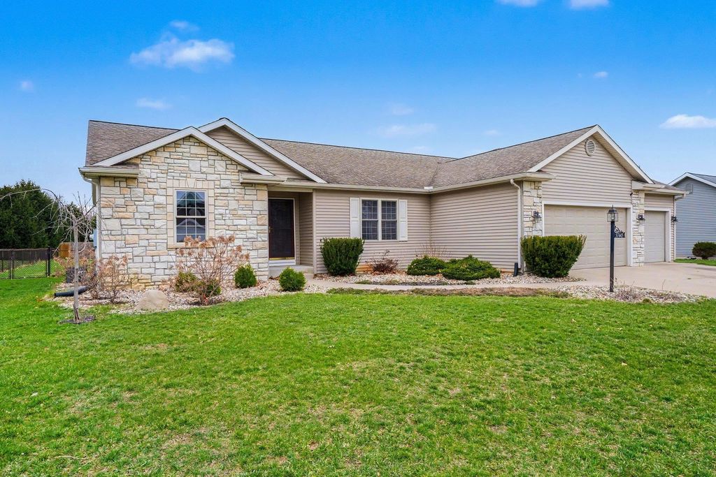 Photo of 57445 E Emerald Chase Lane, Goshen, IN 46528 (MLS # 202609927)