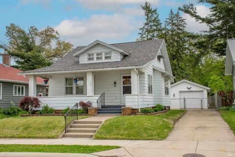 Photo of 114 River Avenue, Mishawaka, IN 46544 (MLS # 202618725)