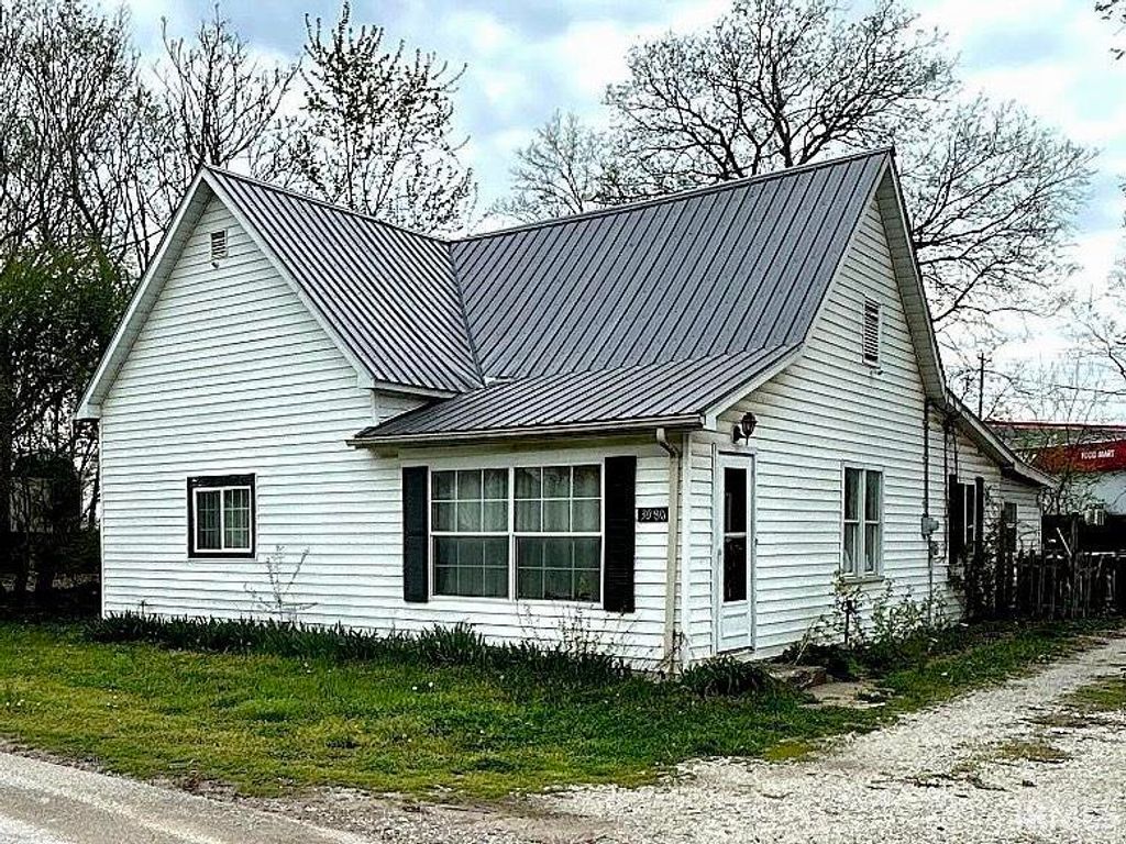 Photo of 3080 E Linn Avenue, Terre Haute, IN 47805 (MLS # 202604057)