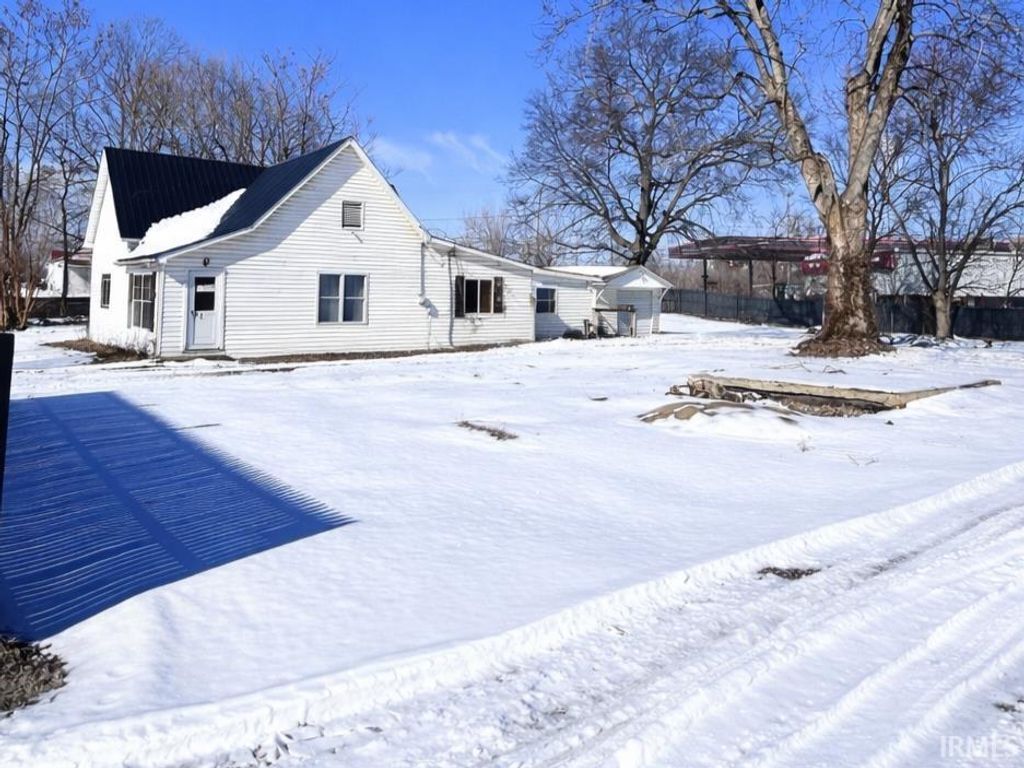 Photo of 3080 E Linn Avenue, Terre Haute, IN 47805 (MLS # 202604057)