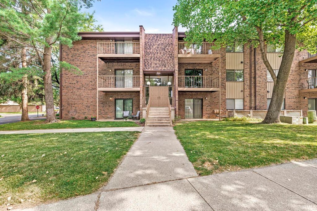Photo of 1434 Marigold Way #119, South Bend, IN 46617 (MLS # 202541304)
