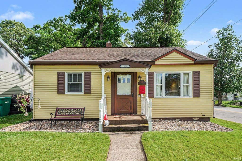 Photo of 1025 W Battell Street, Mishawaka, IN 46545 (MLS # 202622751)