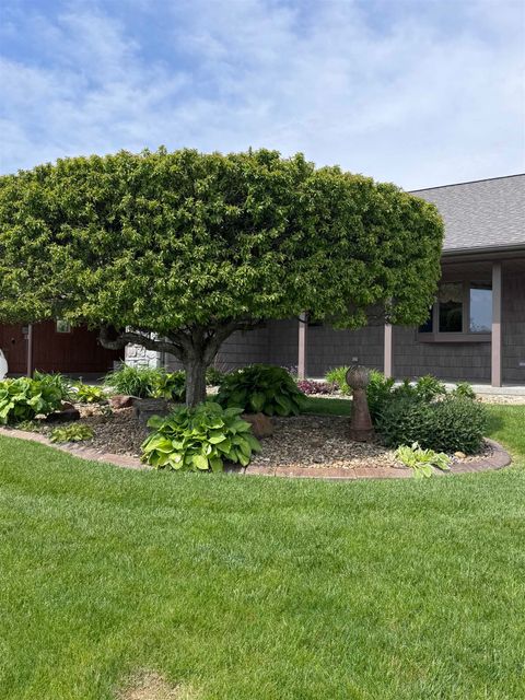 Tiny photo for 331 Lincoln Park, Warsaw, IN 46582 (MLS # 202618257)