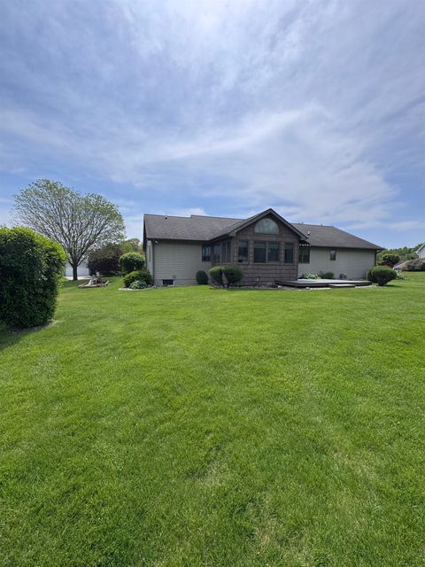 Tiny photo for 331 Lincoln Park, Warsaw, IN 46582 (MLS # 202618257)