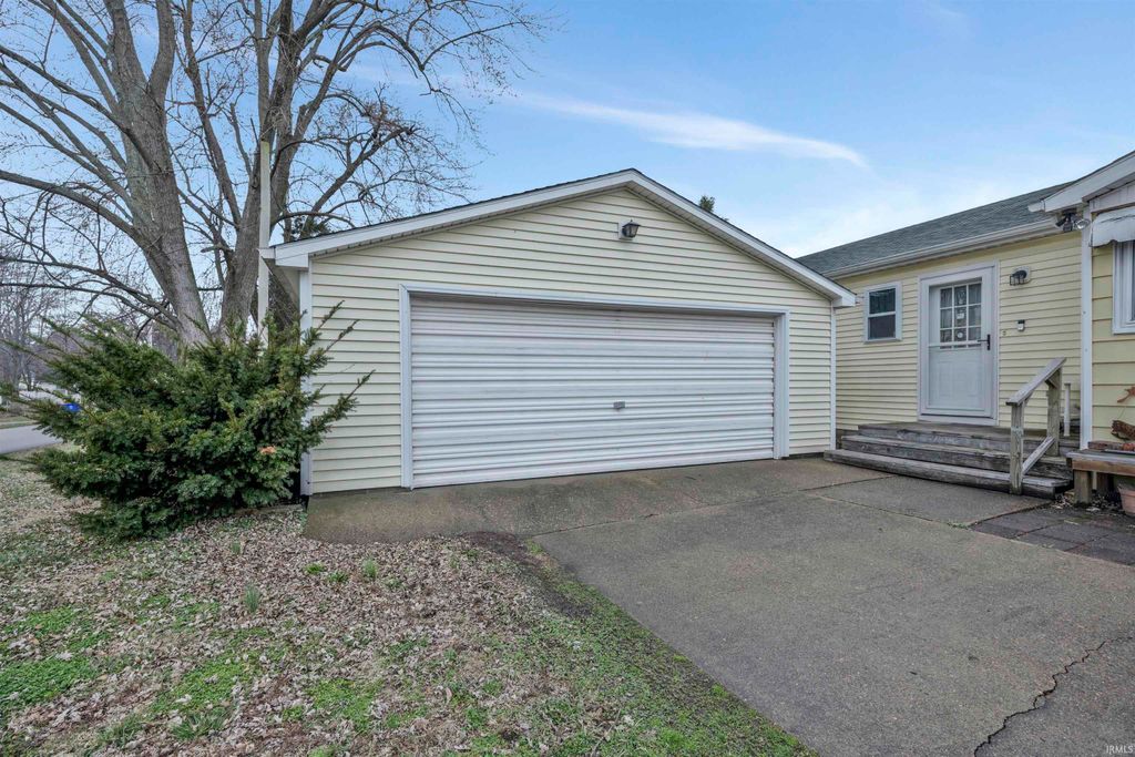 Photo of 626 Monroe Street, Newburgh, IN 47630 (MLS # 202607130)