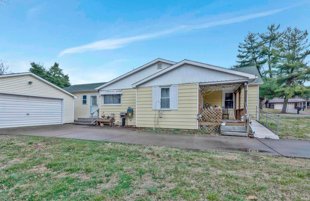 Photo of 626 Monroe Street, Newburgh, IN 47630 (MLS # 202607130)