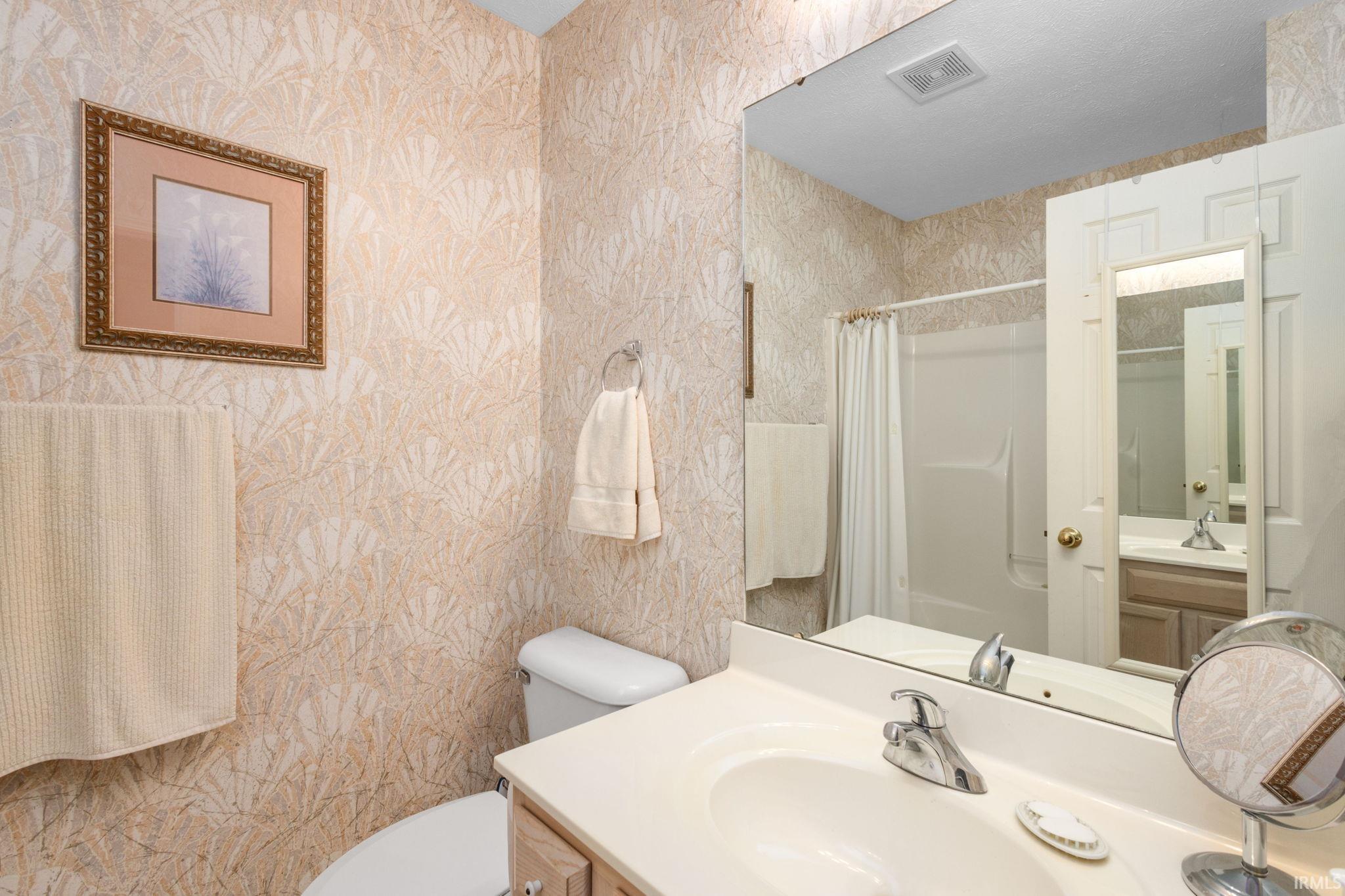 Elkhart, Indiana 46514, United States, 3 Bedrooms Bedrooms, ,3 BathroomsBathrooms,Residential,Active,193121