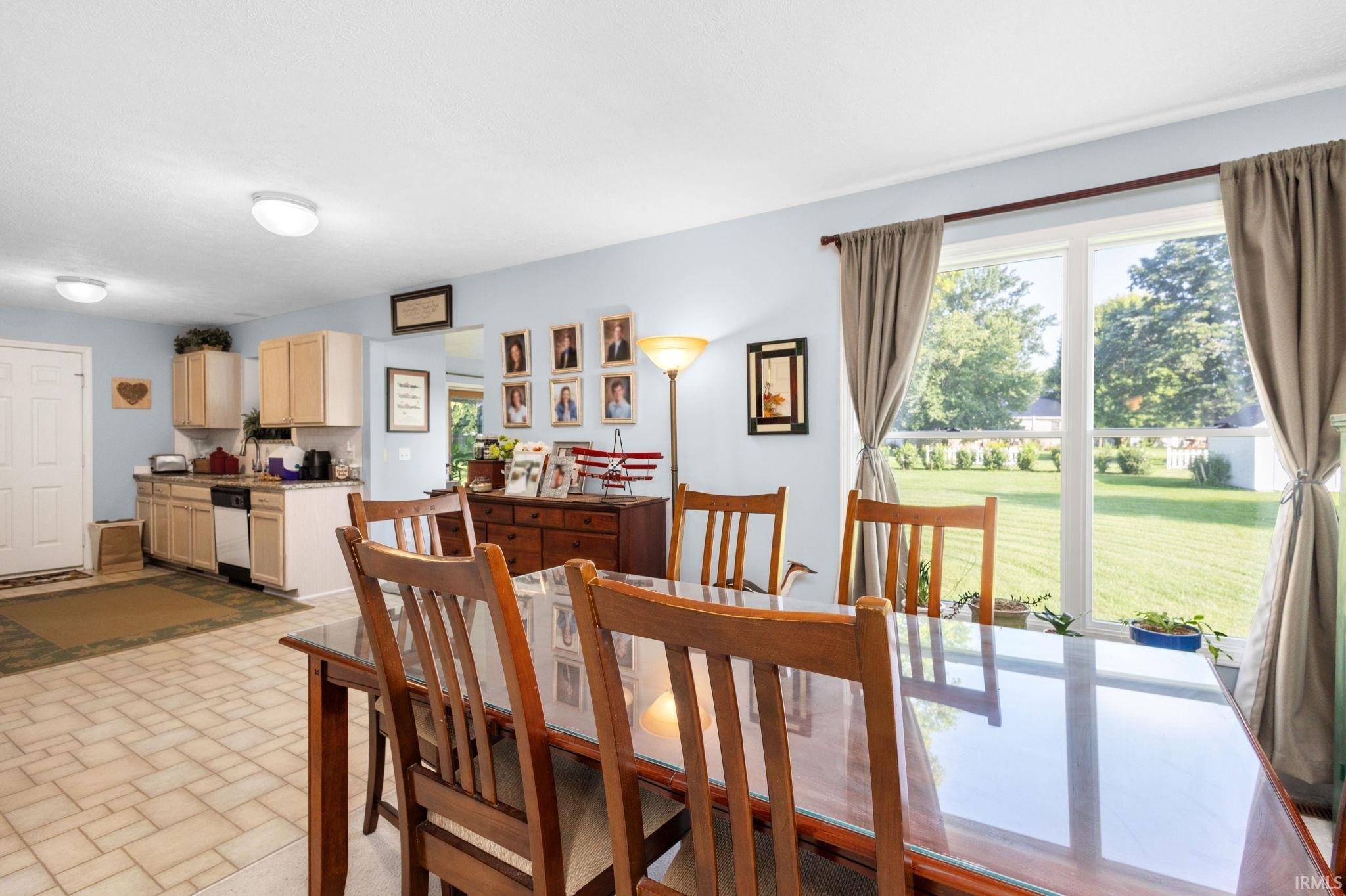 Elkhart, Indiana 46514, United States, 3 Bedrooms Bedrooms, ,3 BathroomsBathrooms,Residential,Active,193121