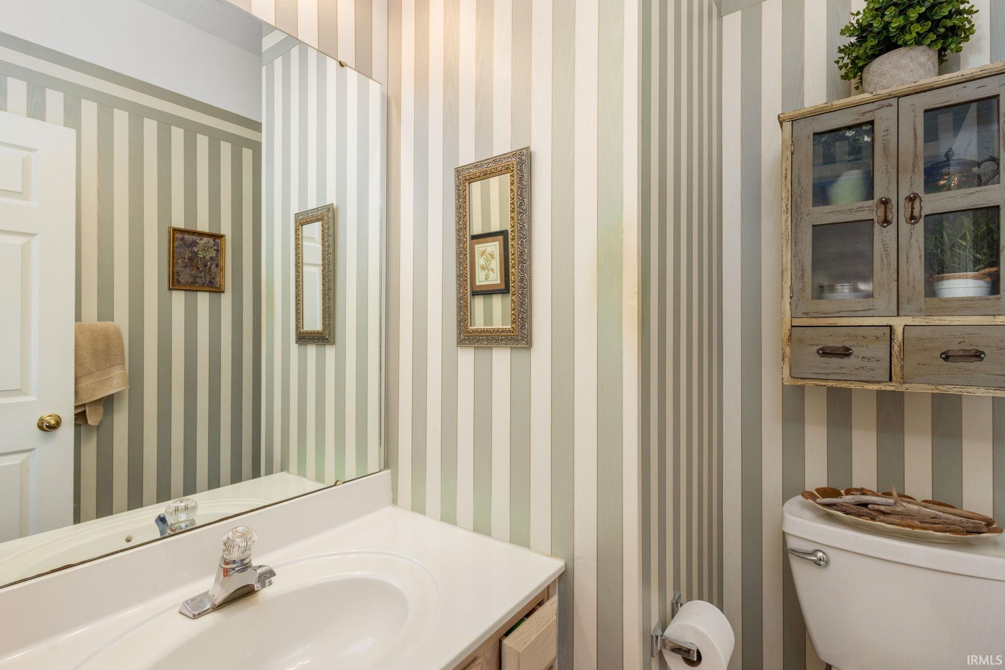 Elkhart, Indiana 46514, United States, 3 Bedrooms Bedrooms, ,3 BathroomsBathrooms,Residential,Active,193121