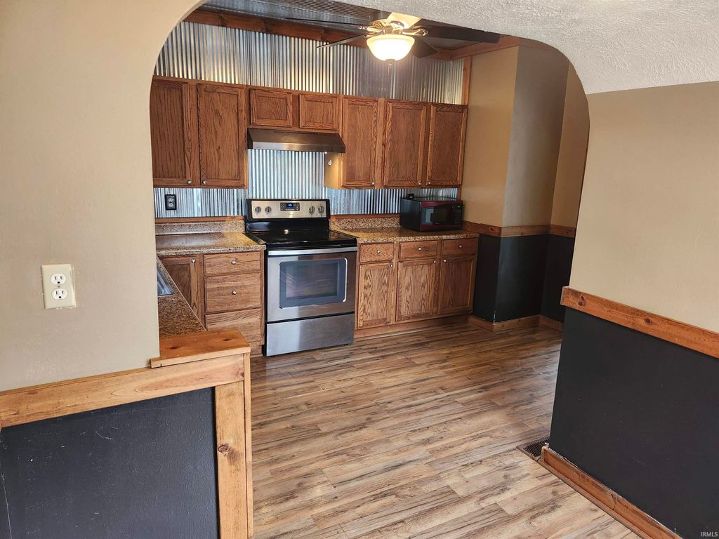 Photo of 613 S Washington Street, Jasonville, IN 47438 (MLS # 202605984)