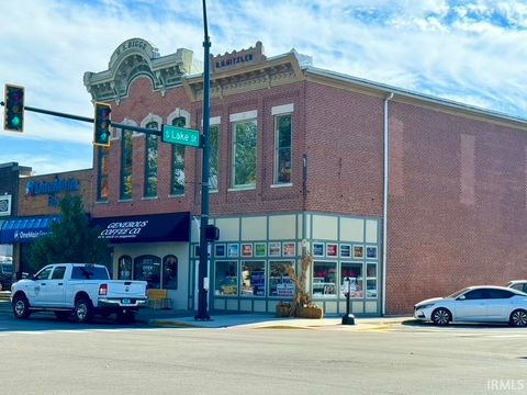 Photo of 123 W Center Street, Warsaw, IN 46580 (MLS # 202442783)