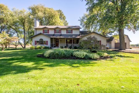 Photo of 7766 W Circle Dr N Dr, Ligonier, IN 46767 (MLS # 202540977)