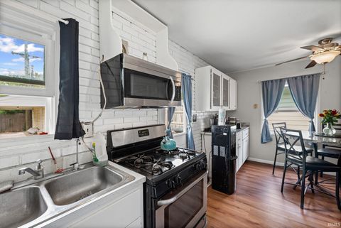 Tiny photo for 2508 Oxford Street, Lafayette, IN 47909 (MLS # 202536667)