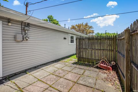 Tiny photo for 113 Chateau Court, Kokomo, IN 46902 (MLS # 202623249)