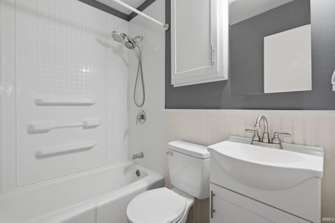 Tiny photo for 113 Chateau Court, Kokomo, IN 46902 (MLS # 202623249)