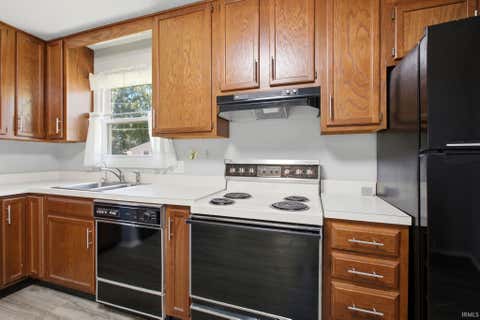 Tiny photo for 113 Chateau Court, Kokomo, IN 46902 (MLS # 202623249)