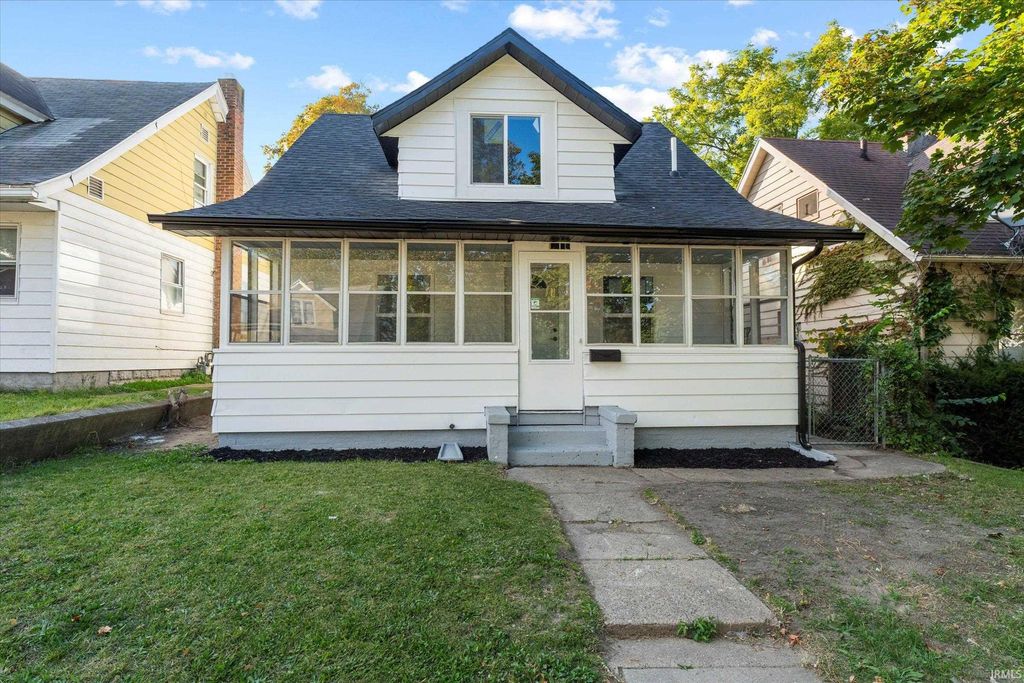 Photo of 1723 Kendall Street, South Bend, IN 46613 (MLS # 202541958)