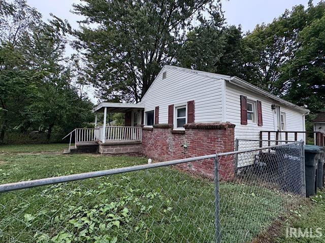 Photo of 404 W Harvard Avenue, Muncie, IN 47303 (MLS # 202639115)