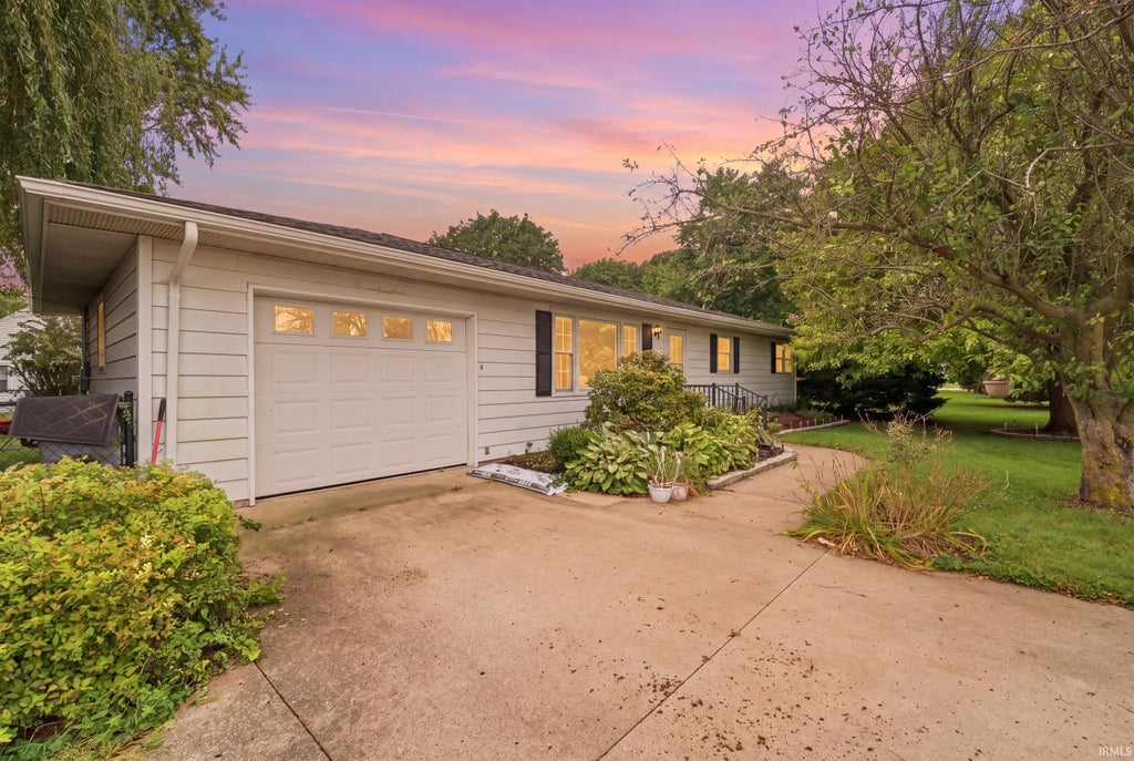 Photo of 606 E Main Street, Fowler, IN 47944 (MLS # 202640118)