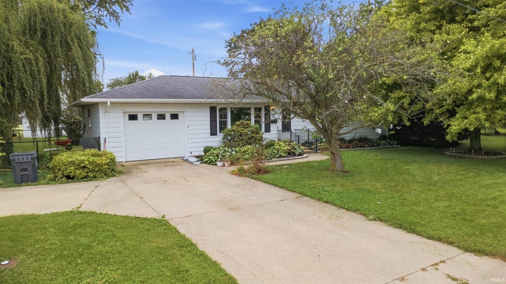Photo of 606 E Main Street, Fowler, IN 47944 (MLS # 202640118)