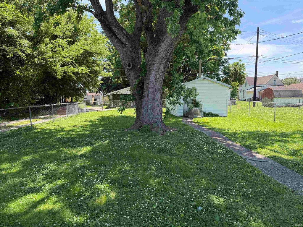 Photo of 1314 Uhlhorn Street, Evansville, IN 47710 (MLS # 202620712)