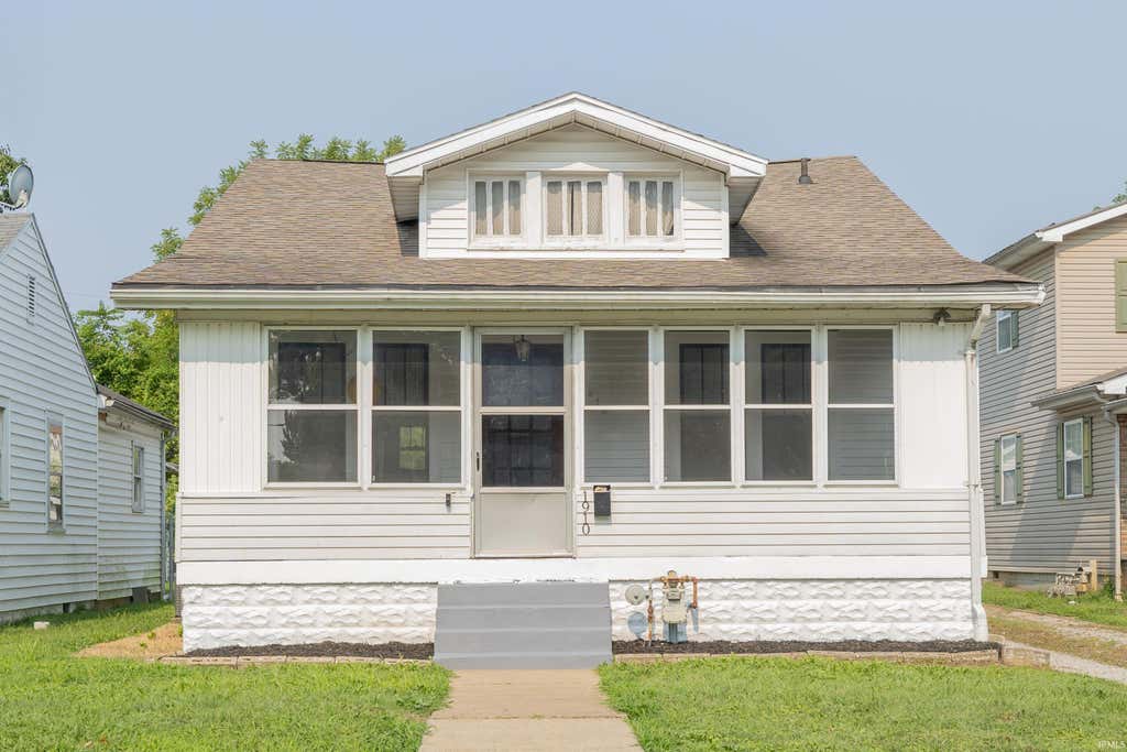 Photo of 1910 N Weinbach Avenue, Evansville, IN 47711 (MLS # 202631148)