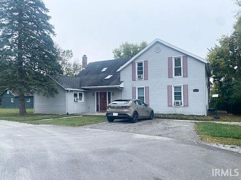 Photo of 12717 S Us Highway 27 Highway, Fort Wayne, IN 46816 (MLS # 202547039)